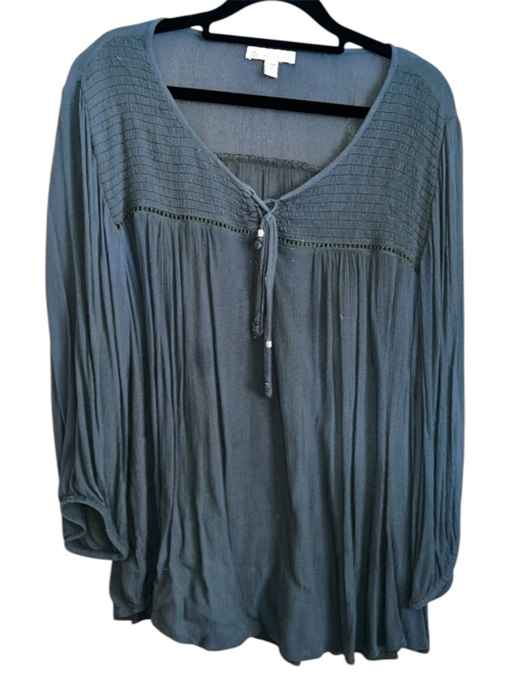 𝐃𝐑𝐄𝐒𝐒𝐁𝐀𝐑𝐍 | LONG SLEEVE BEADED V-NECK TIE TOP